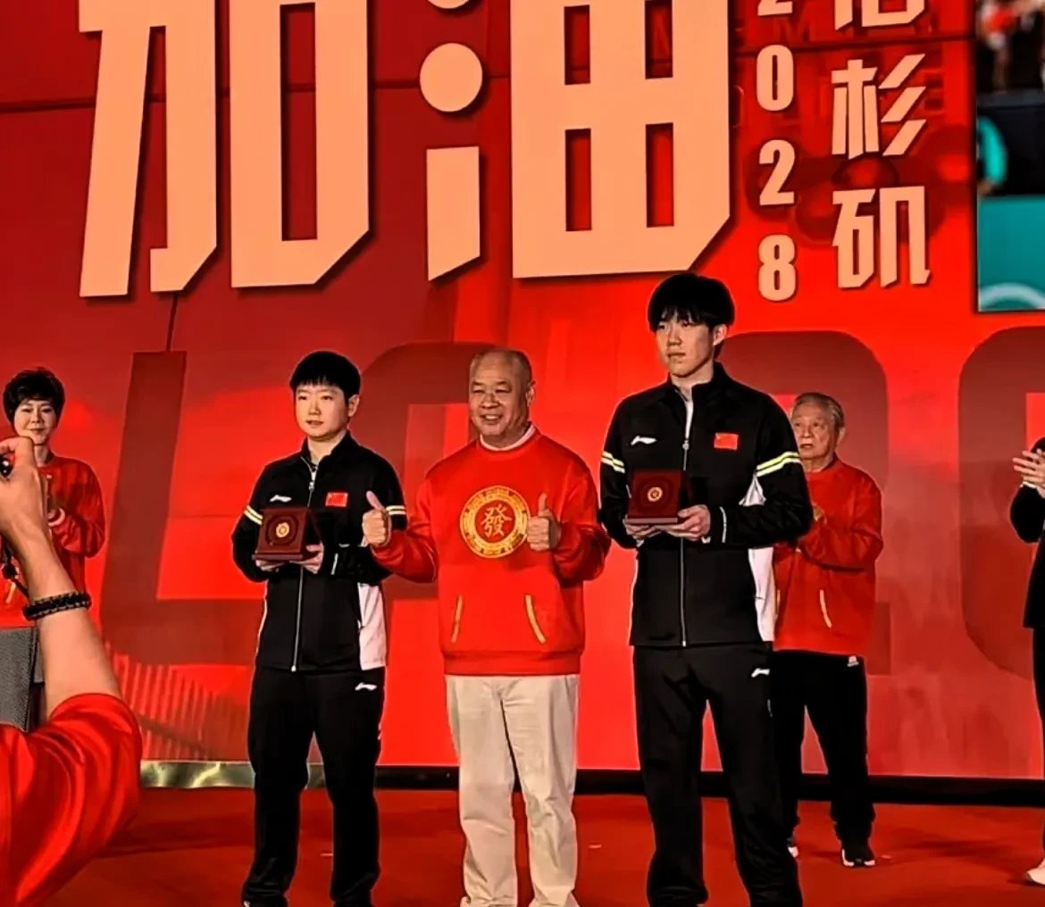 包含队员展示技术风采，备战国际激战赛的词条