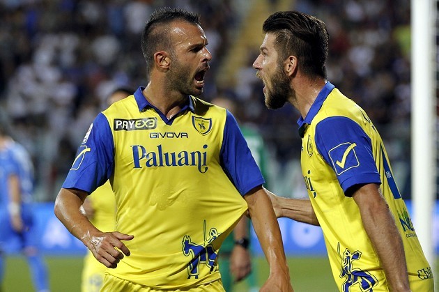 包含克罗托内继续保持主场不败，战平切沃的词条